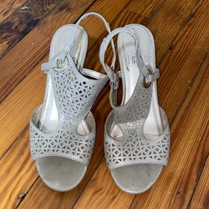 Gorgeous Impo Vallia wedge sandals metallic w/ gold accents. Women’s size 7.5.